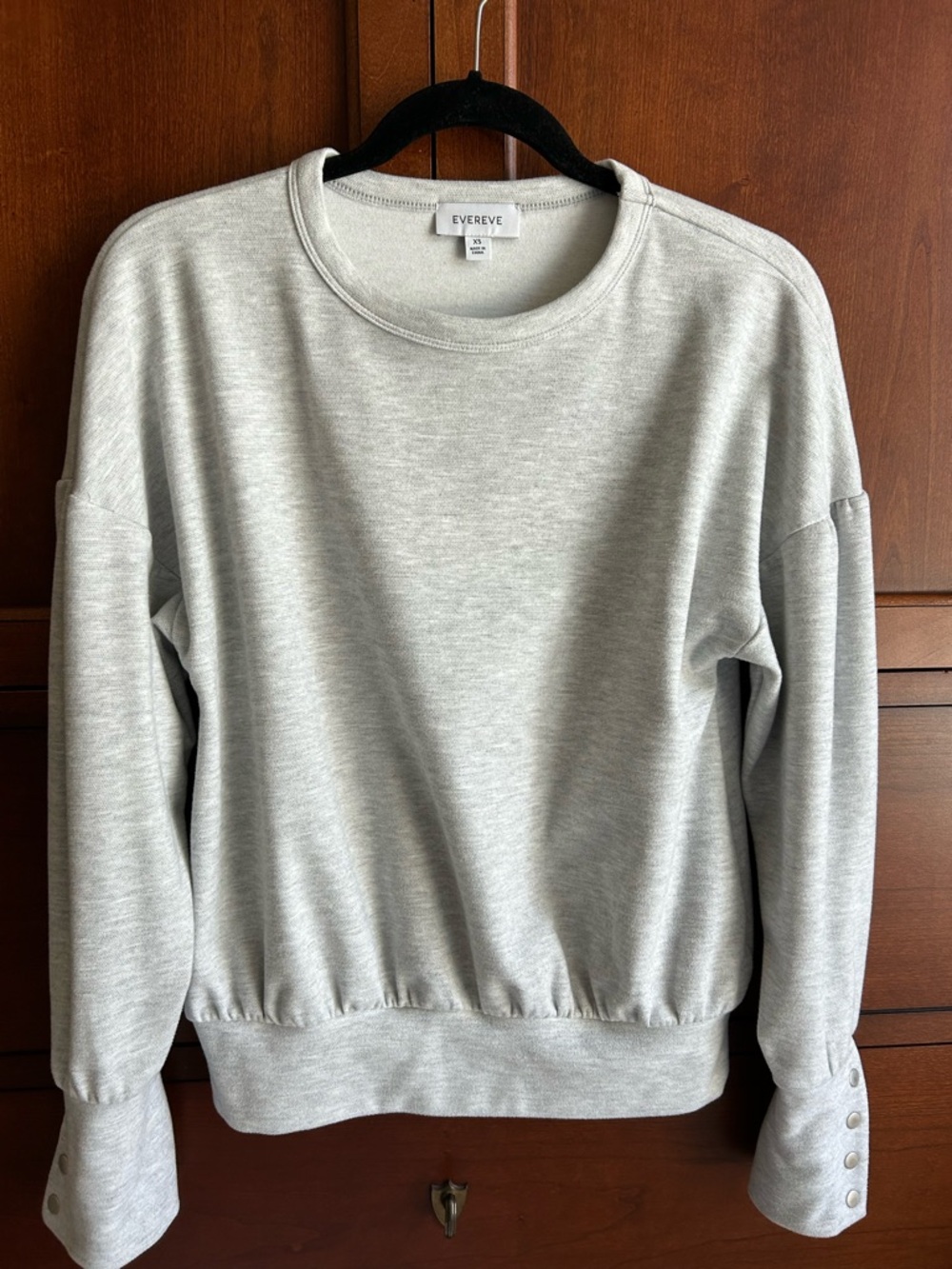 Cozy Evereve Women’s Crewneck Sweatshirt in Heather Light Gray size XS